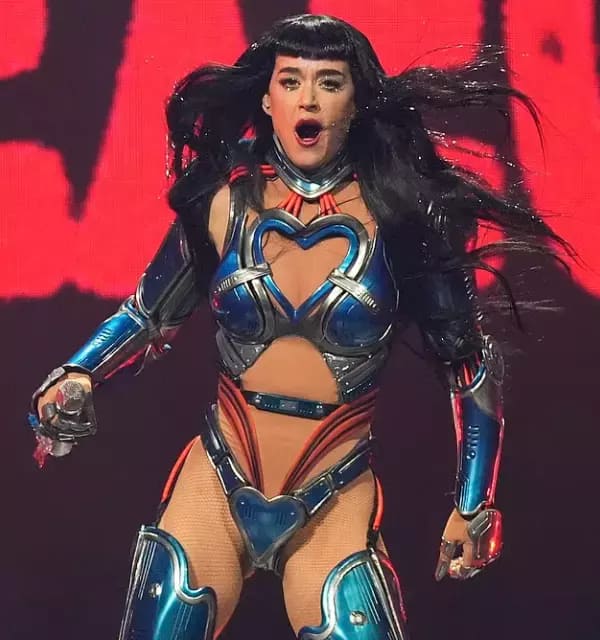 Romantik akşam yemeğinin ardından Trudeau, Katy Perry'nin konserine katıldı